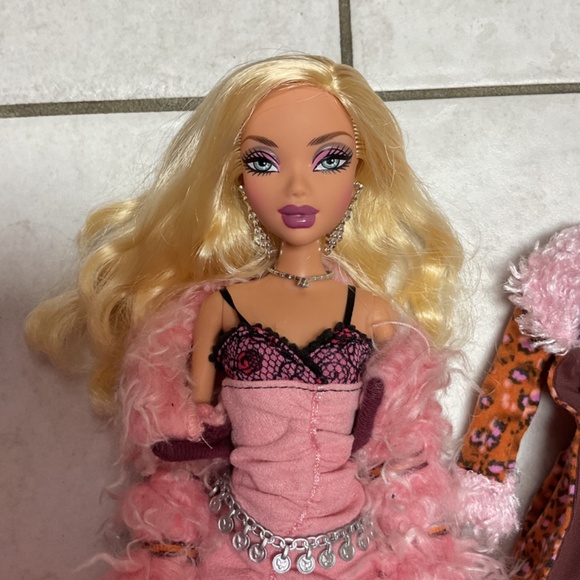 Barbie Myscene My Scene Doll Rebel Style Masquerade Jackets Coats Fur Fuzzy - Picture 3 of 6